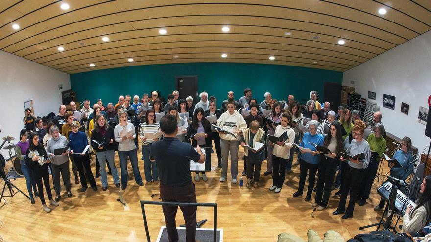 Expectación por el concierto de Diabulus in Musica con voces de Sakana en Altsasu