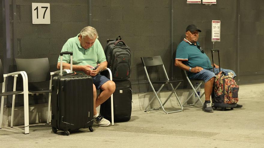 Goia dice que se baraja desplazar la cafetería para ampliar la zona de espera de autobuses