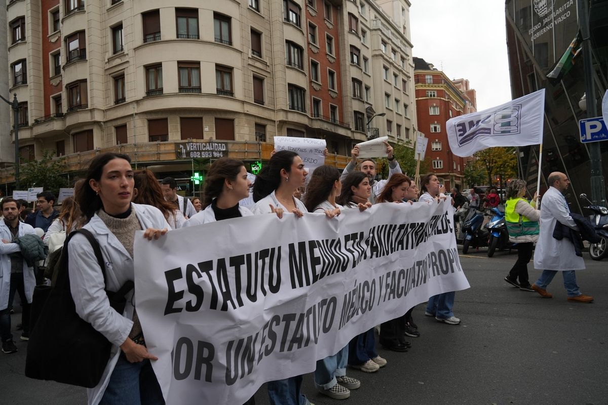 Cientos de médicos piden en Bilbao un estatuto propio que recoja sus particularidades