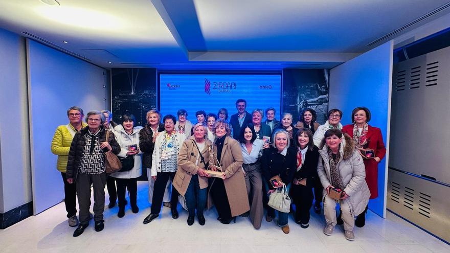 Busturia aplaude el premio Zirgari otorgado a la asociación local Atxurkulu