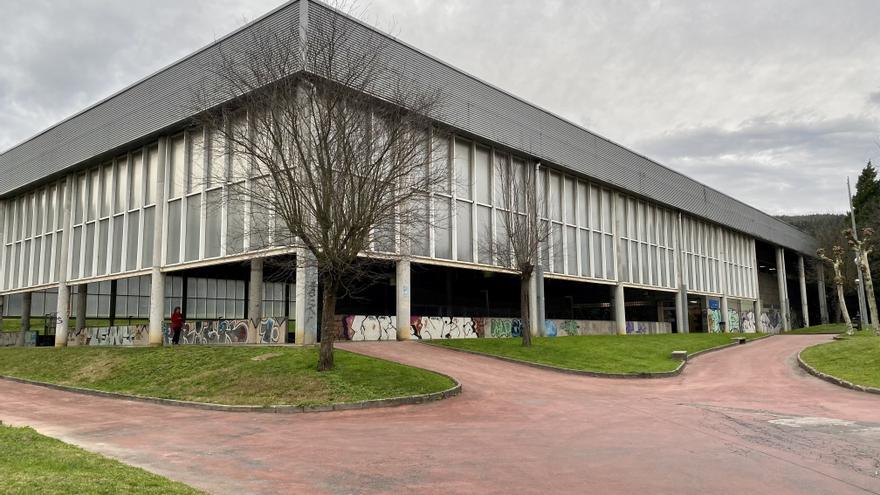 Ugao invertirá en el parking rotatorio, ampliará el gimnasio y hará reformas en el campo de fútbol