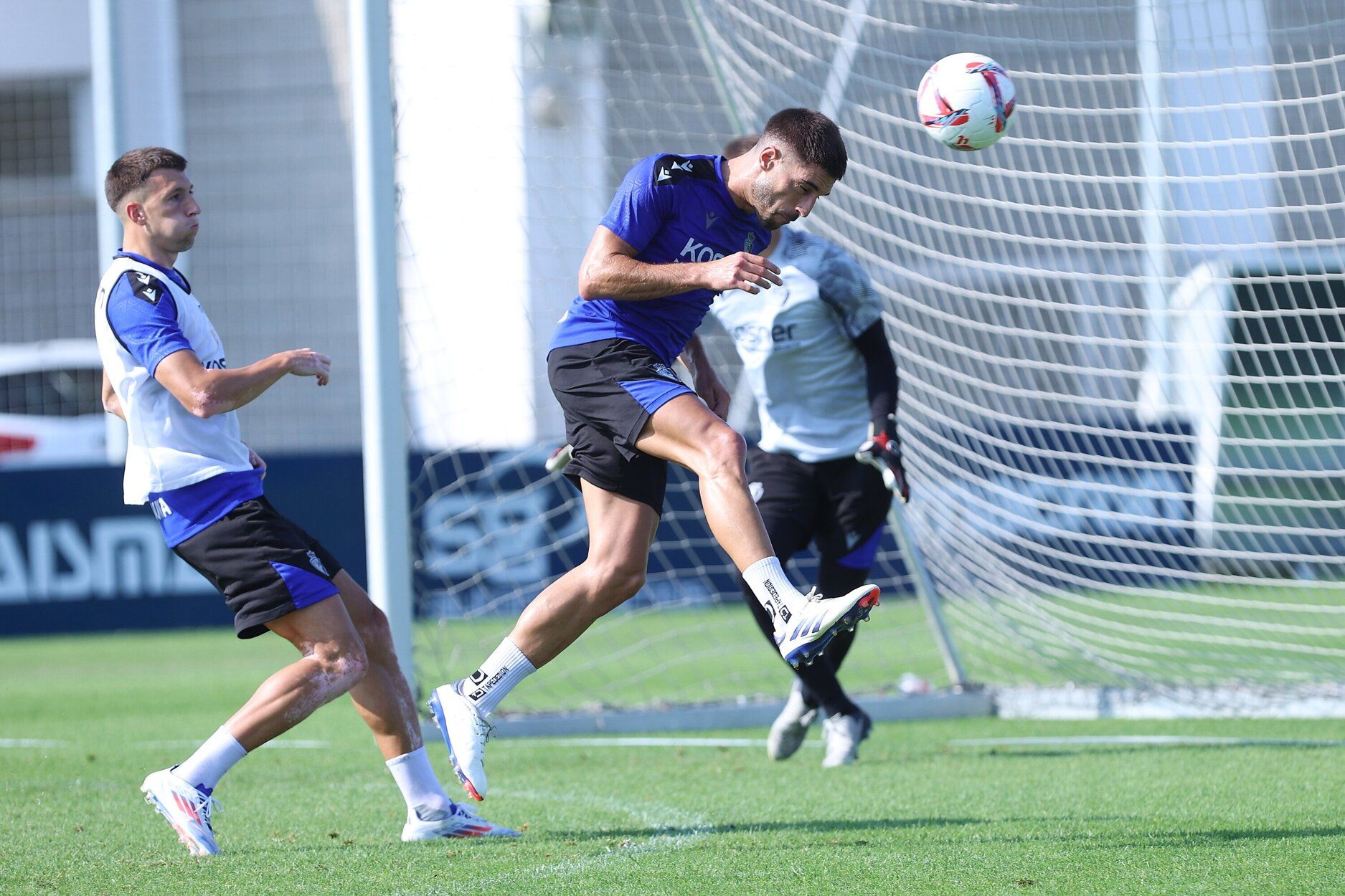 Fotos / Osasuna trabaja con intensidad en el entrenamiento de este miércoles