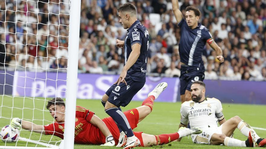 El Real Madrid remonta el gol con suspense de Barrenetxea