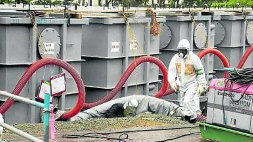 El Gobierno japonés revela que Fukushima-1 vierte diariamente al Pacífico 300 toneladas de agua radiactiva