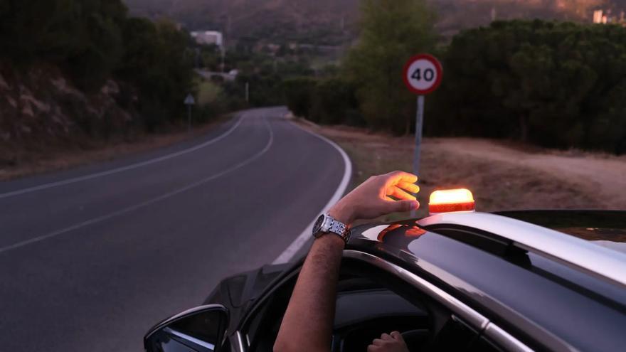 Expertos en tráfico cuestionan la eficacia de estas luces que serán obligatorias