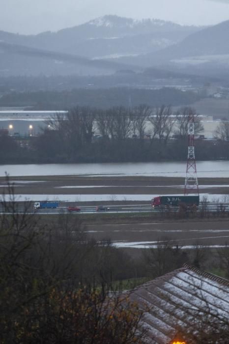 Agua y nieve en Vitoria.