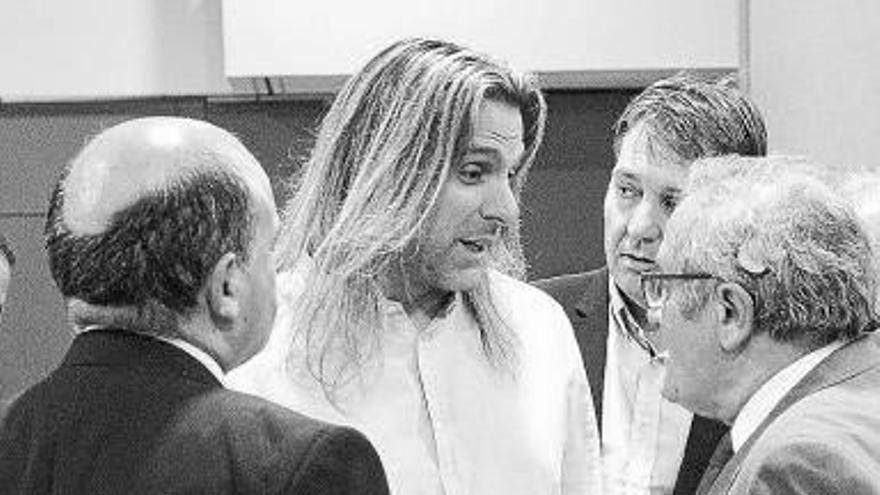 Muniain, rodeado por sus nuevos compañeros.