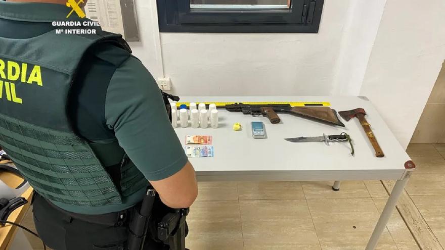 Lo detienen tras denunciar que le querían robar una bolsa con un kilo de cocaína