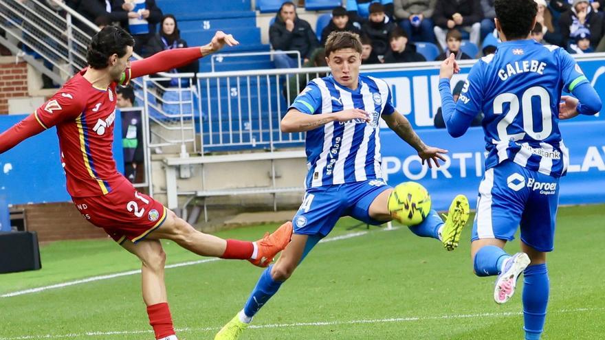 El Alavés se hunde en el barro