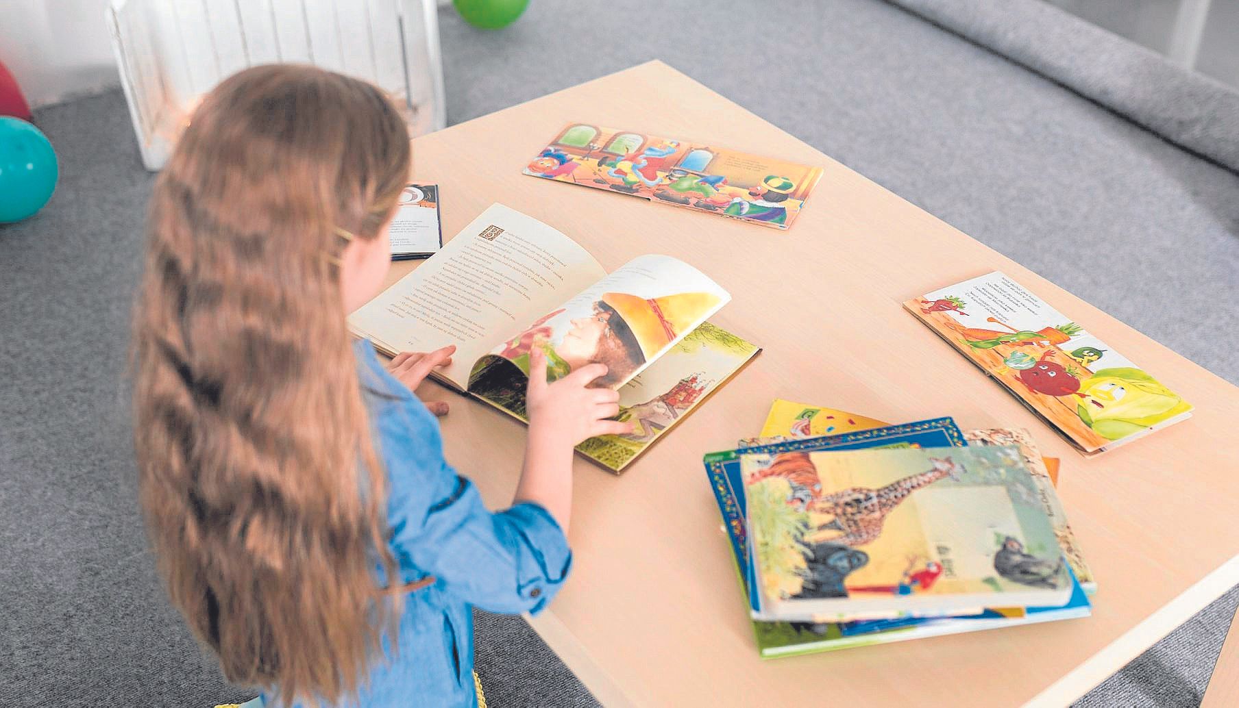 Zenbait adituen arabera, errekurtso berriak aprobetxatu behar ditugu umeen irakurtzeko ohitura handitzeko.