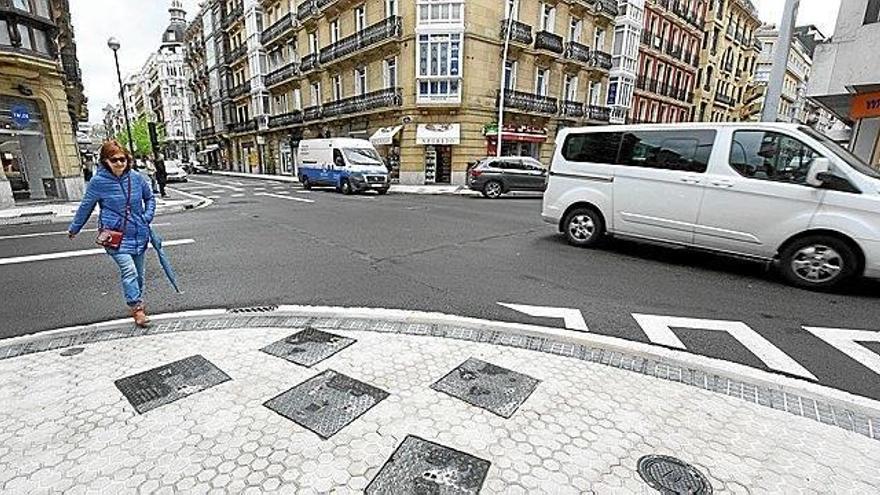 El peligro de cruzar por donde no hay pasos  de peatones