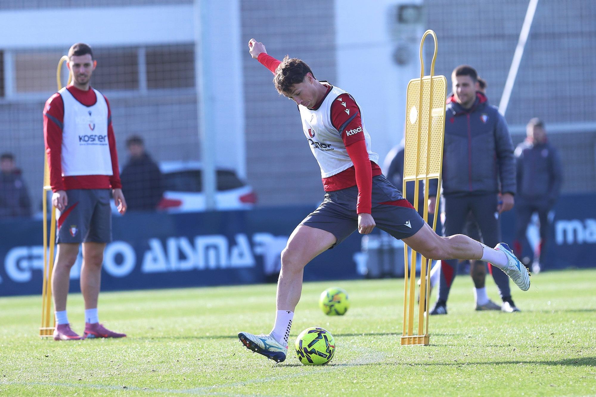 Fotos del entrenamiento de Osasuna y de la rueda de prensa de Lisci de este viernes 28 de noviembre