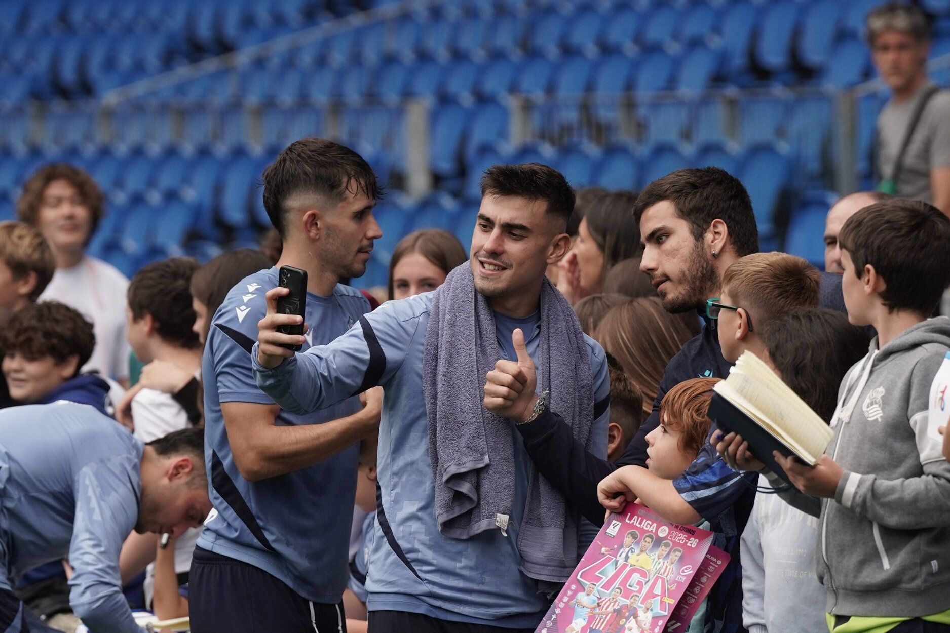 El entrenamiento de la Real a puerta abierta en Anoeta, en imágenes