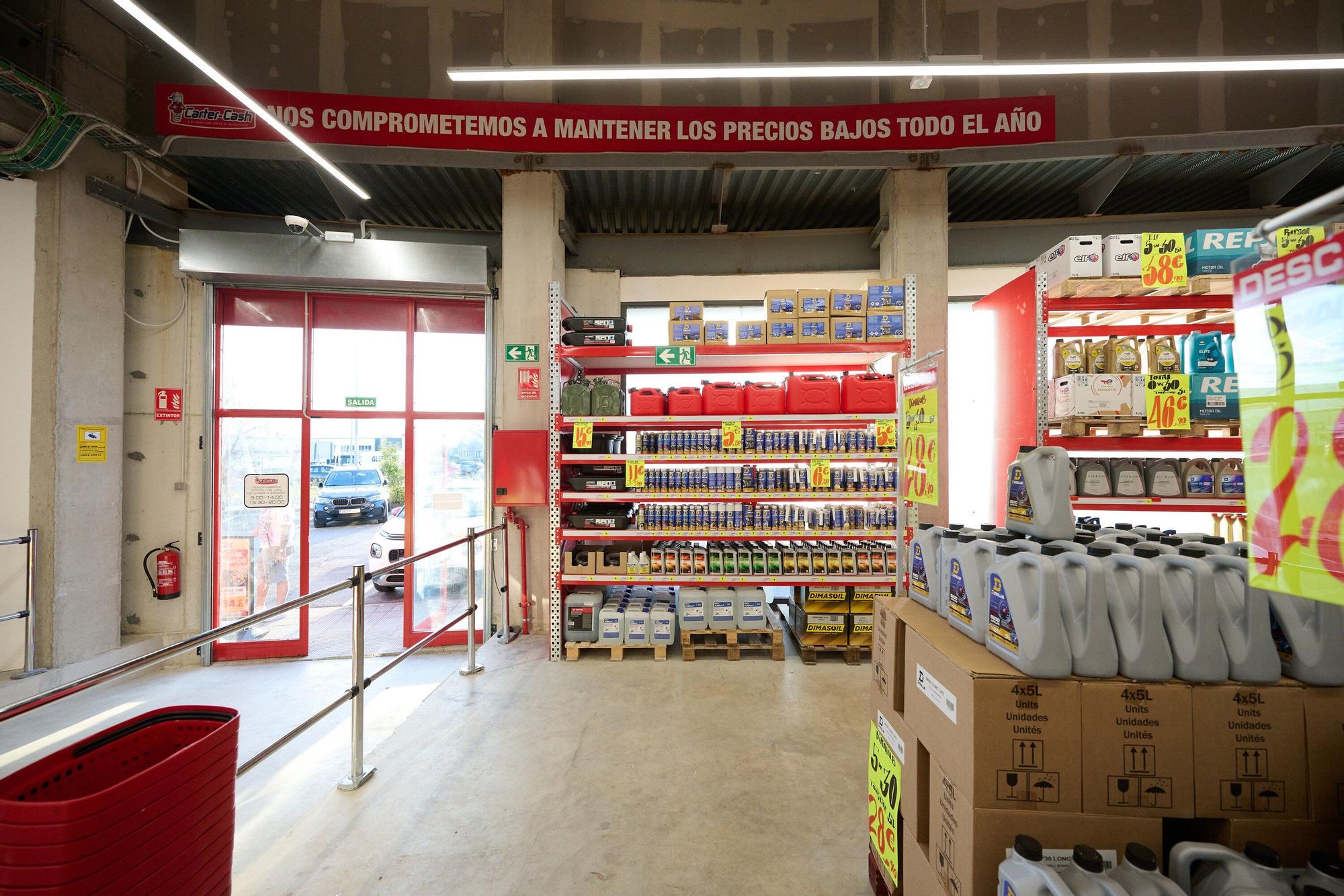 Fotos de la inauguración oficial de la nueva tienda de Carter-Cash en Pamplona