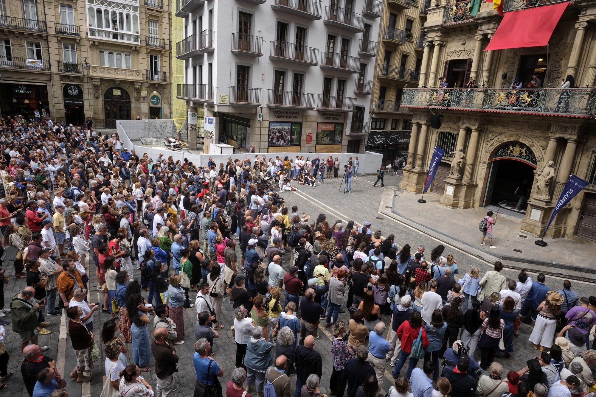 Actuación de Duquende y Julio Romero en la Plaza del Ayuntamiento