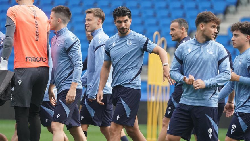 El entrenamiento de la Real a puerta abierta en Anoeta, en imágenes
