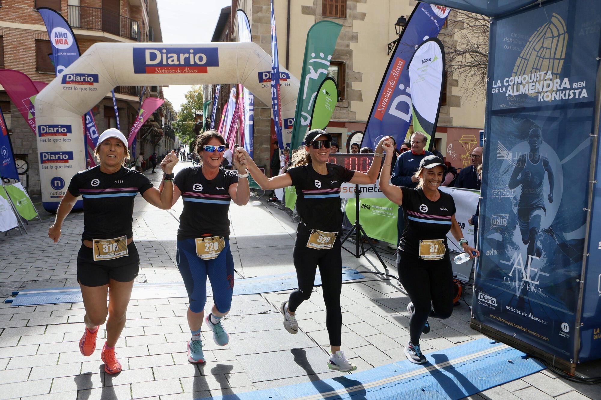 En imágenes: Miles de personas participan en La Conquista de la Almendra