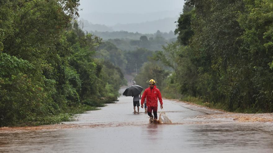 Una treintena de muertos y más de 60 desaparecidos por un temporal de lluvias en el sur de Brasil