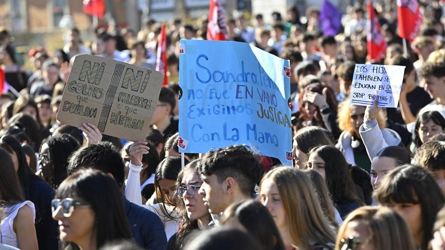 Estudiantes vascos se manifiestan en Bilbao contra el bullying y exigen que los discursos de odio salgan de las aulas