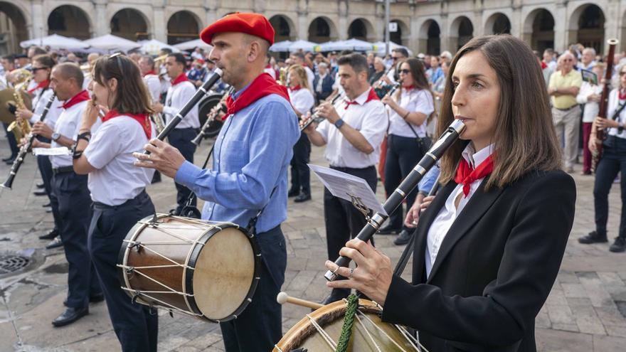 En imágenes: Las dianas llaman a la fiesta en la Plaza Nueva