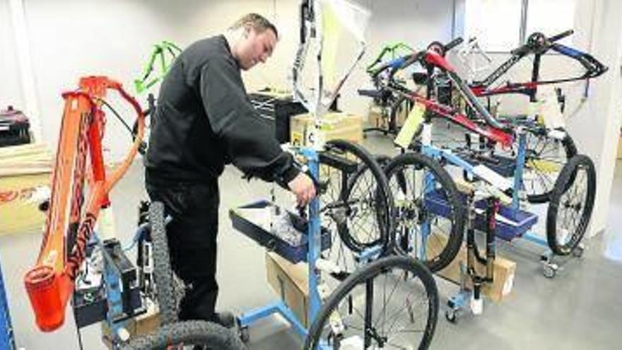 En Mallabia se montan y personalizan las bicicletas de alta gama.