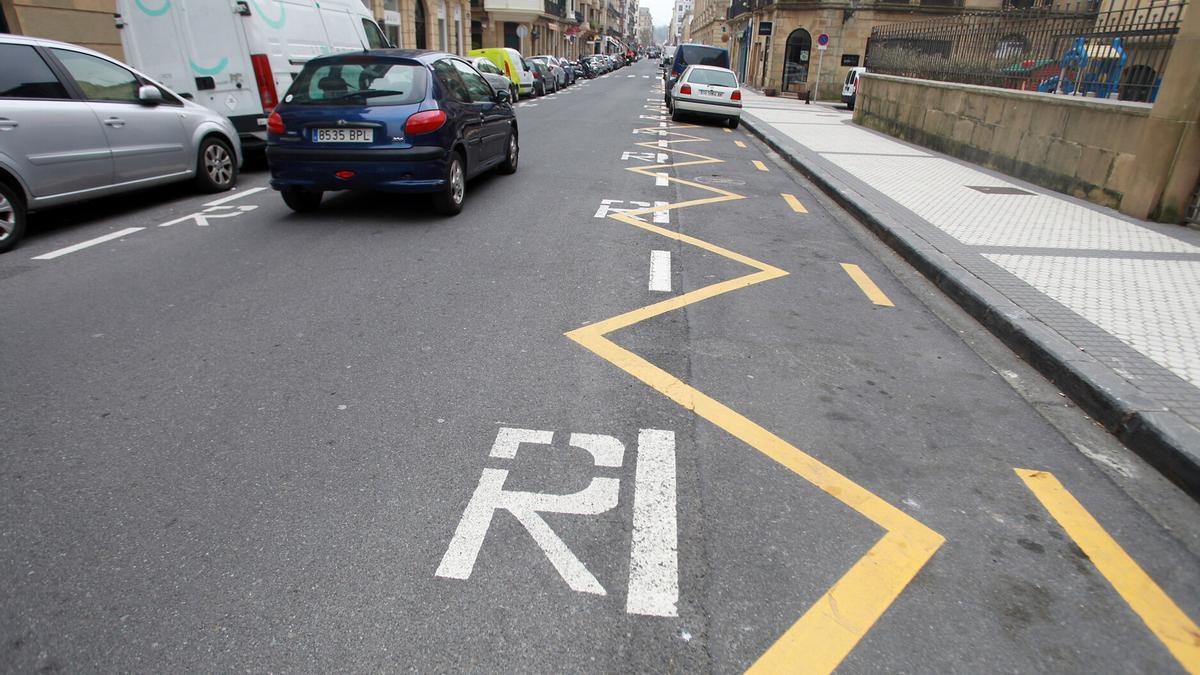 Vía con la marca de zona de residentes