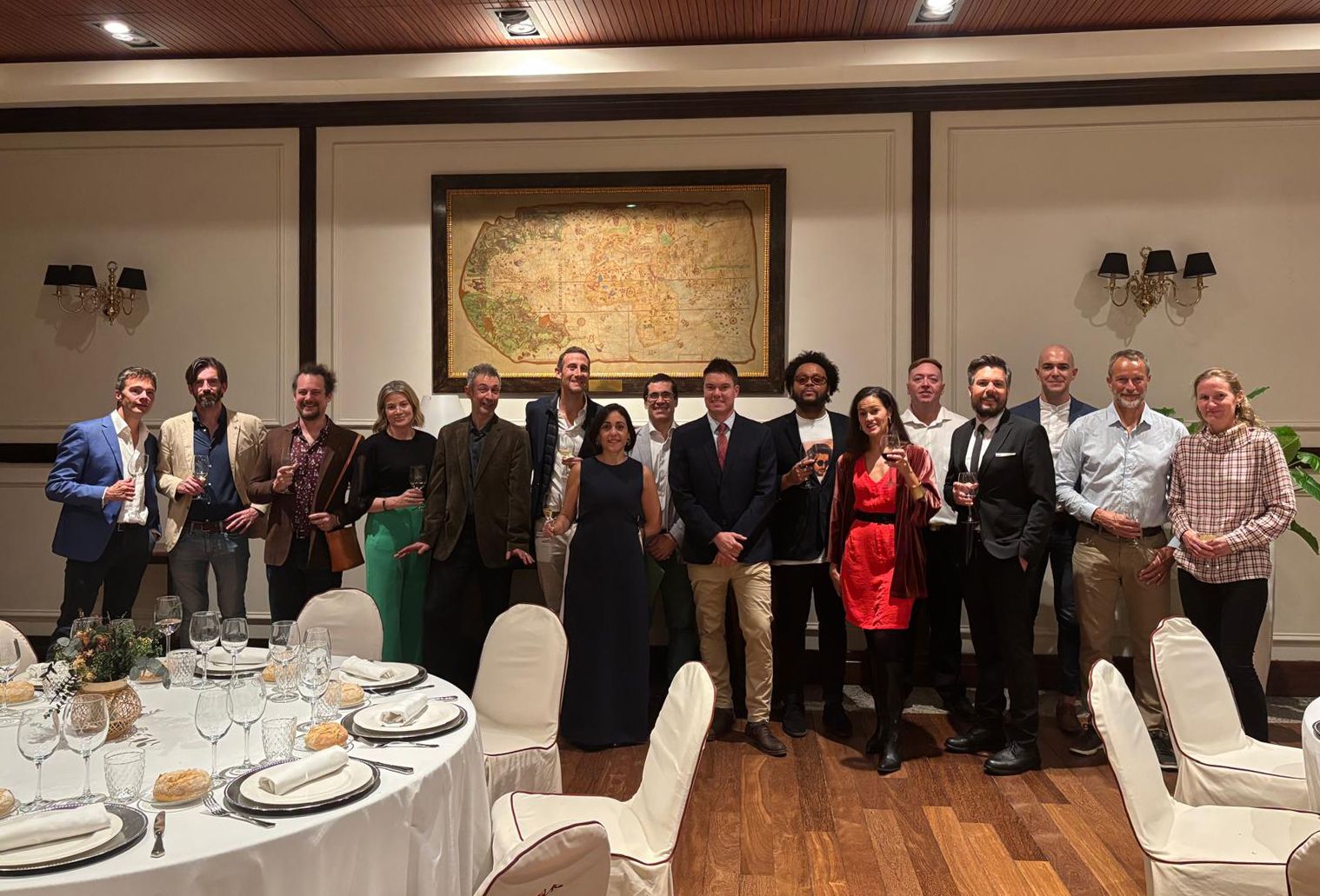 Varios de los socios de International Club of Getxo, en una cena.