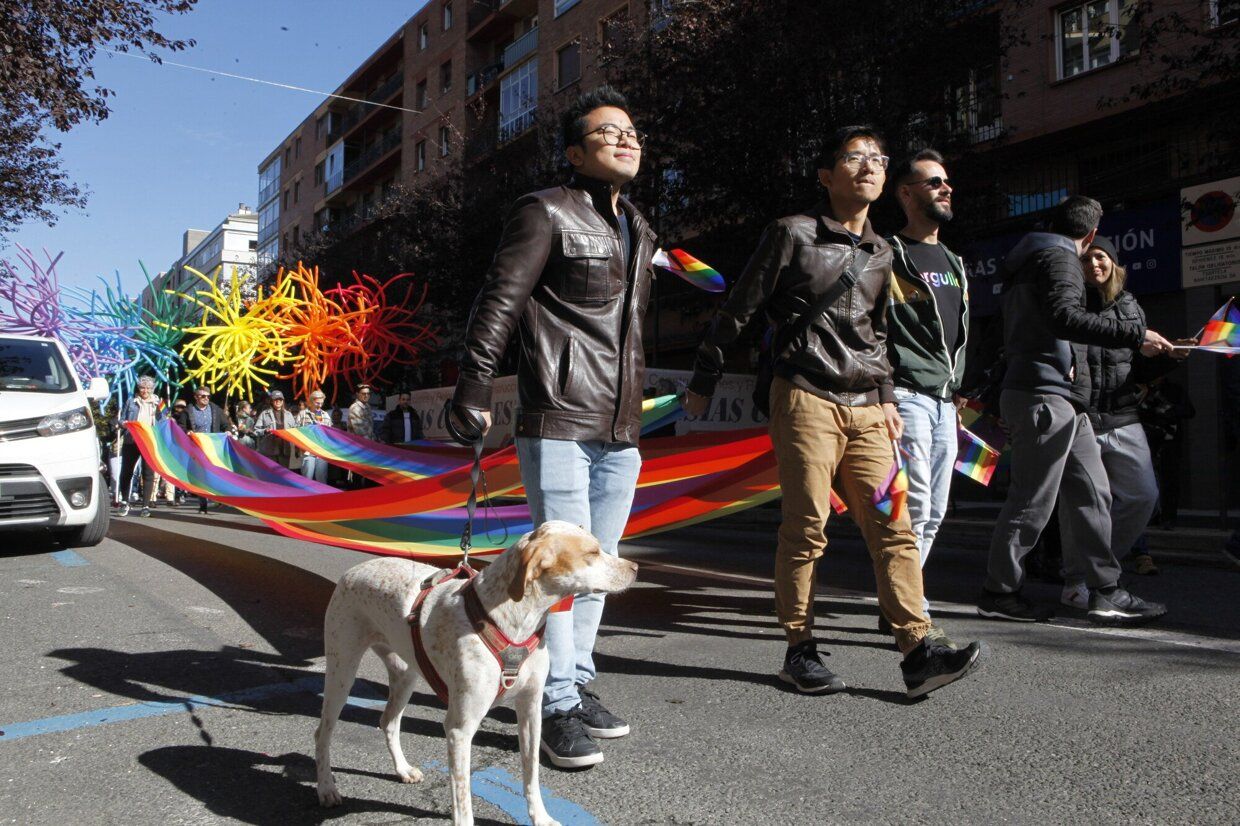 En imágenes: éxito absoluto en la fiesta contra de la LGTBIfobia de la zona Gorbea de Vitoria