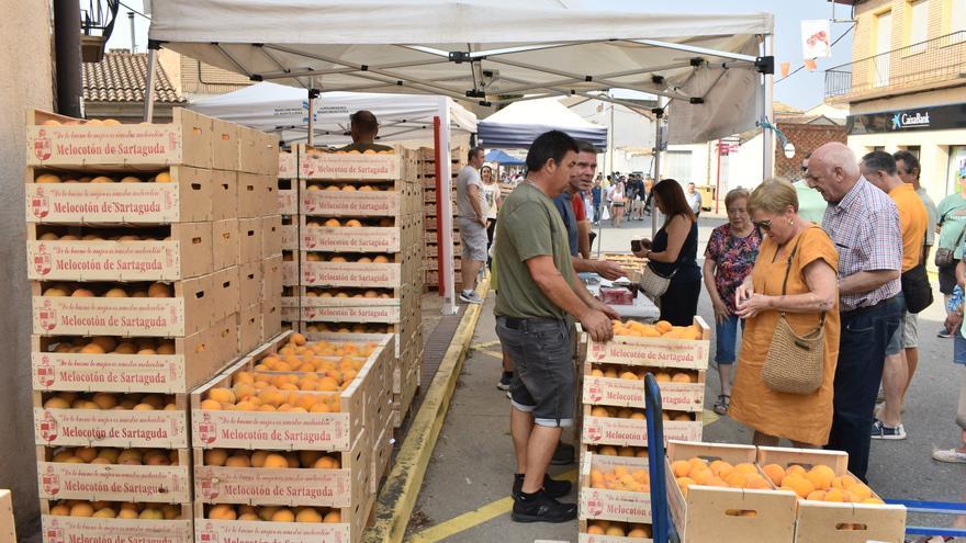 El melocotón de Sartaguda camela por su olor y sabor
