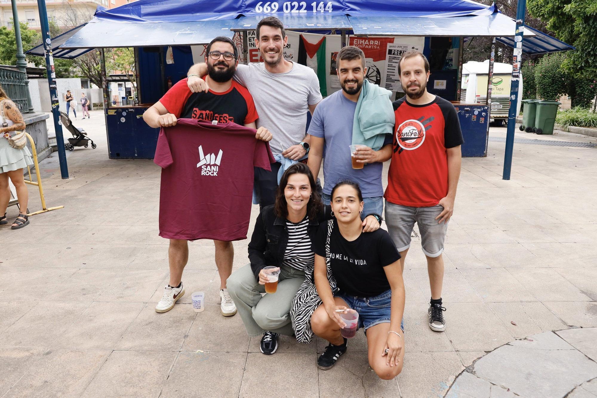 Gorka Haya, Aritz Caballero, Ander García, Iñigo Piñeiro, Esther Campo y Natalia Durán, cuadrilla de San Ignacio en el Sani Rock.