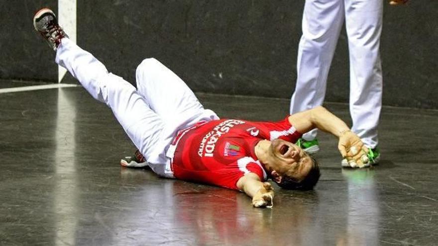 Irujo y Zabaleta se proclaman campeones del Parejas tras la lesión de Berasaluze II