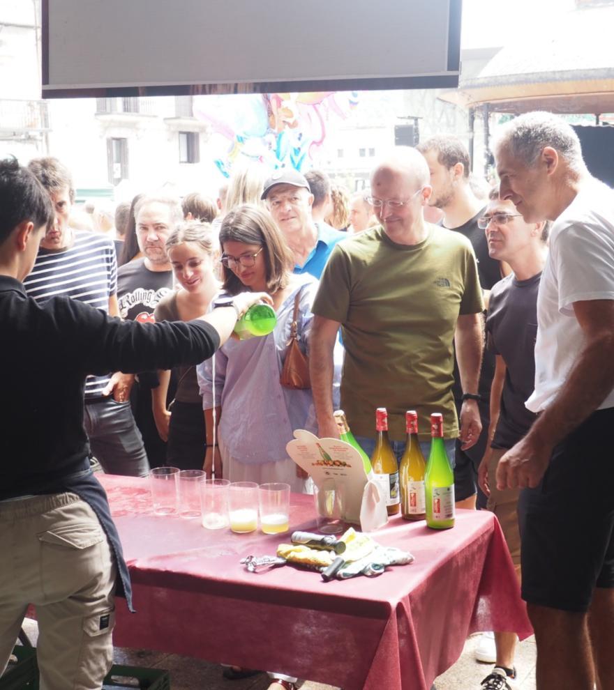 La fiesta ha tomado las calles de Azpeitia en el día del Baserritarra
