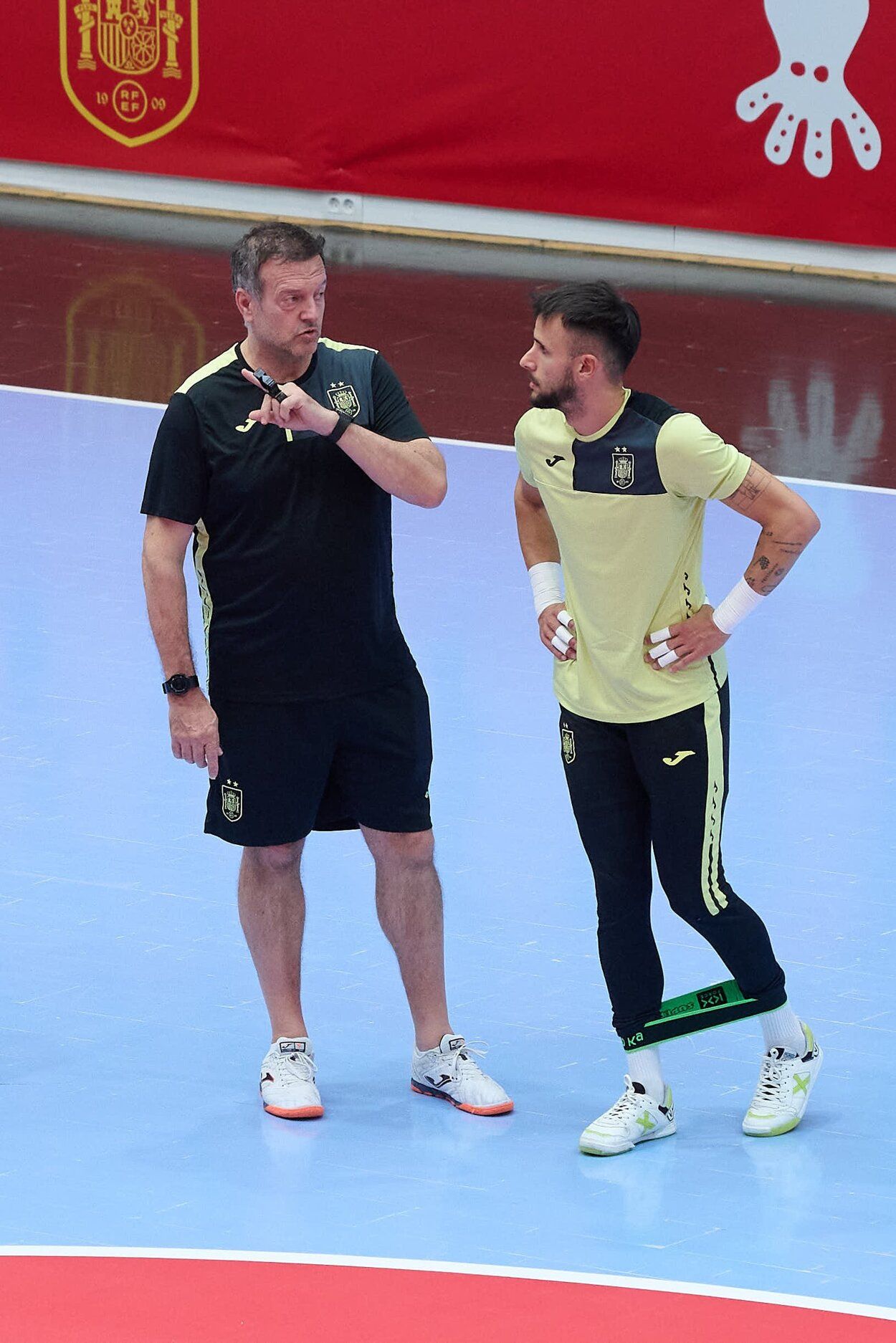 Fotos del entrenamiento de la selección española de fútbol sala en el pabellón Anaitasuna