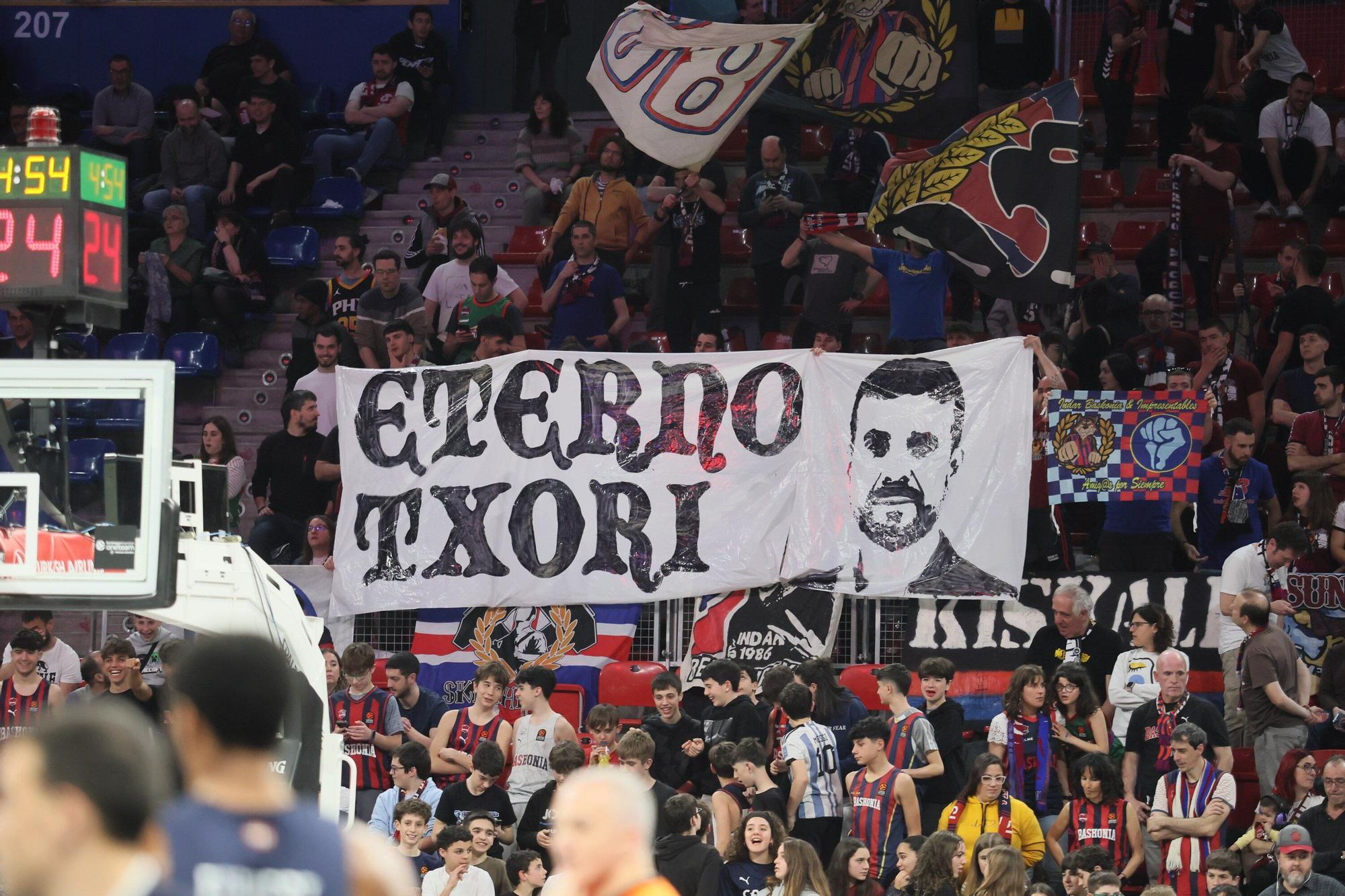 La afición azulgrana disfruta de la exhibición del Baskonia ante el Asvel