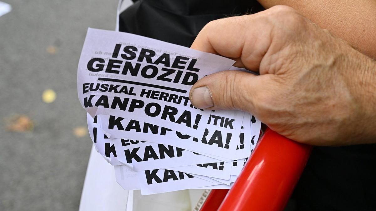 Protesta contra Israel en La Vuelta por Bilbao
