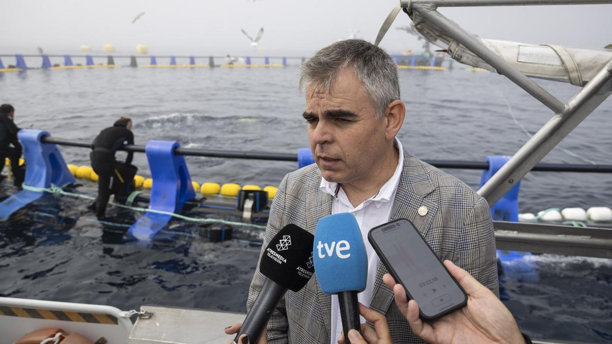 El portavoz de Baltfegó, Juan José Navarro, atiende a los medios de comunicación