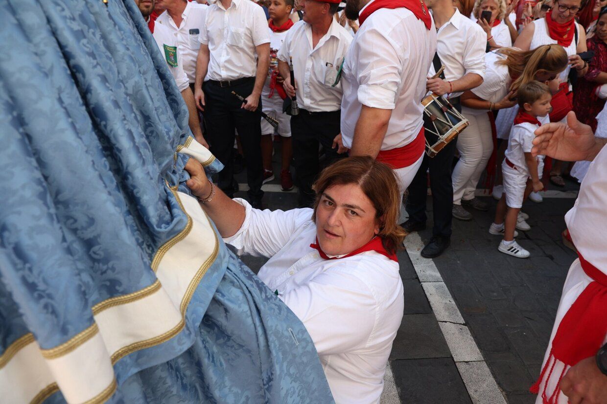 La Asociacion Festa-Los de Bronce entrega el Premio Festa 2022 a las mujeres que impulsaron la desaparición de las llamadas "madrinas" de las peñas en los Sanfermines