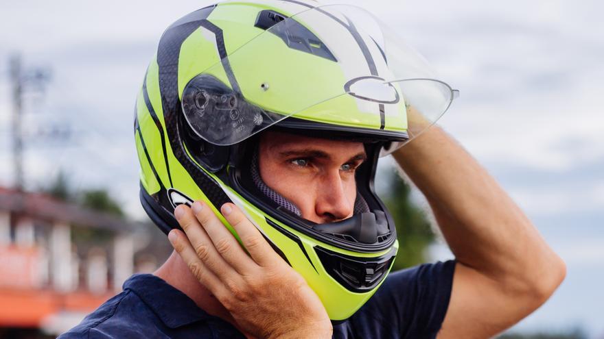 ¿Cada cuánto hay que cambiar el casco de moto? Esto dice la DGT
