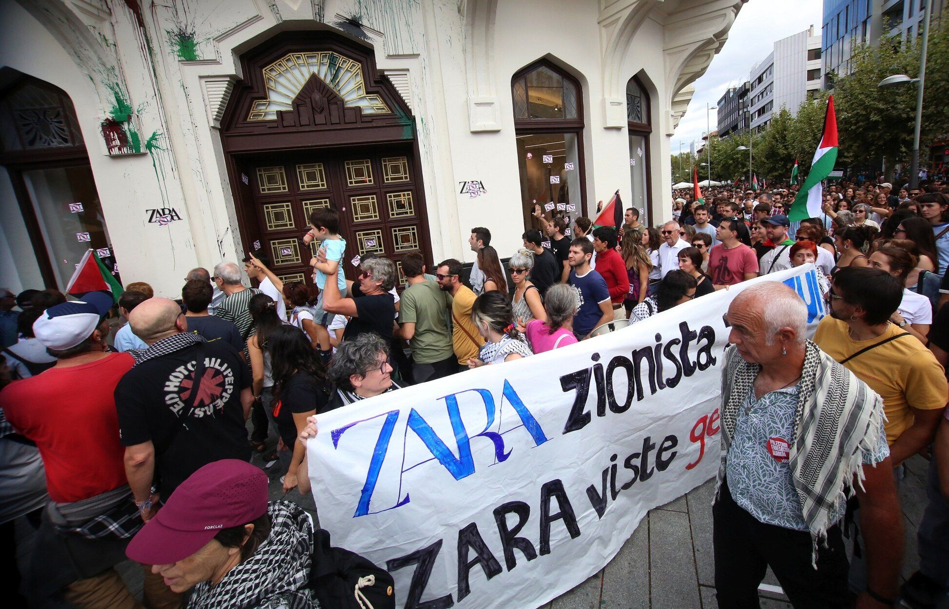 Fotos de la concentración en apoyo a Palestina en Pamplona este sábado