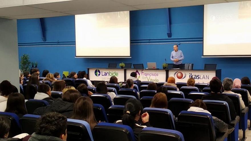 Los jubilados de Secot Álava dieron un 60% más de cursos a un 52% más de asistentes en 2025, el año de su vigésimo aniversario