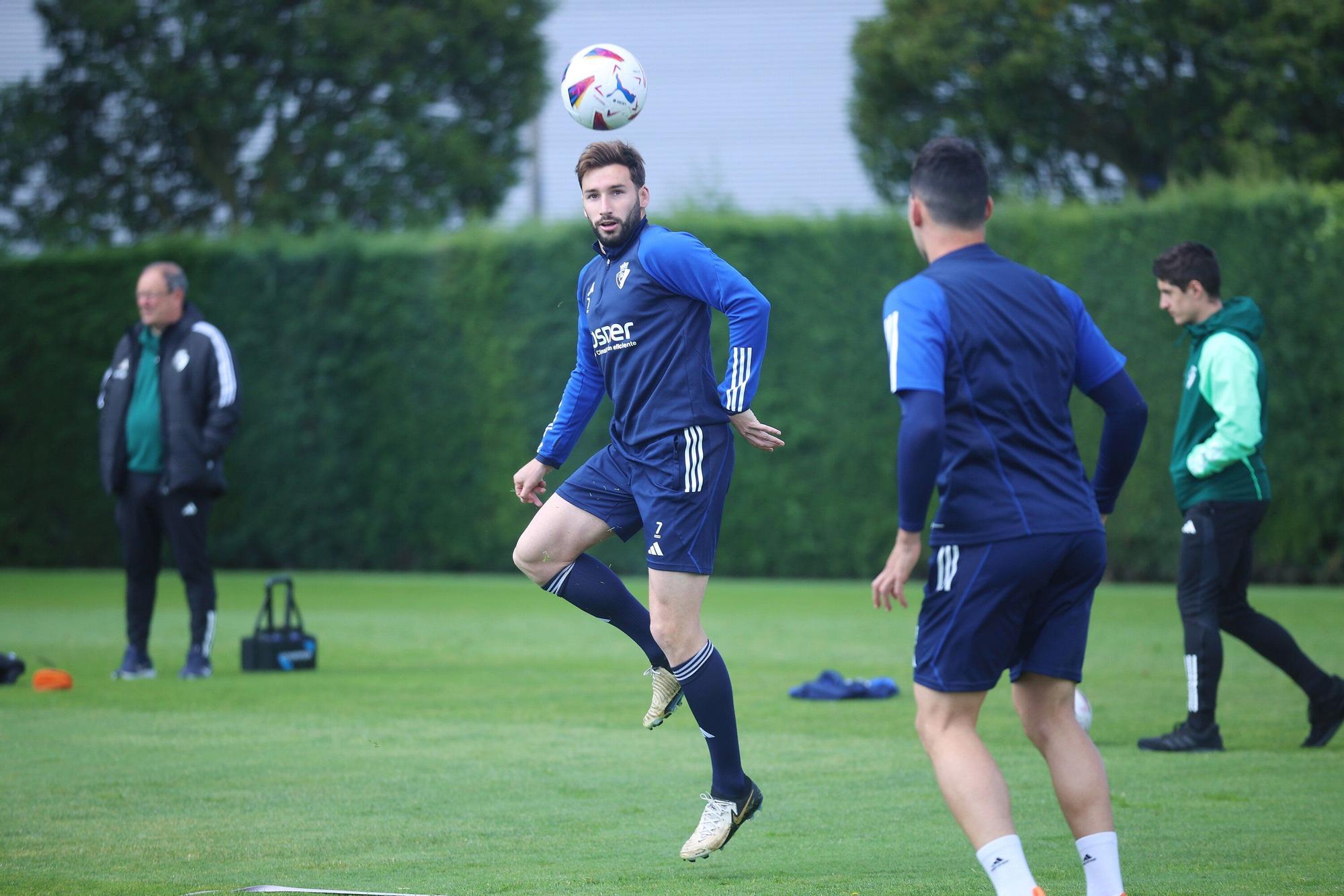 Jagoba Arrasate, 'uno más' en el ejercicio de fútbol - tenis en Tajonar