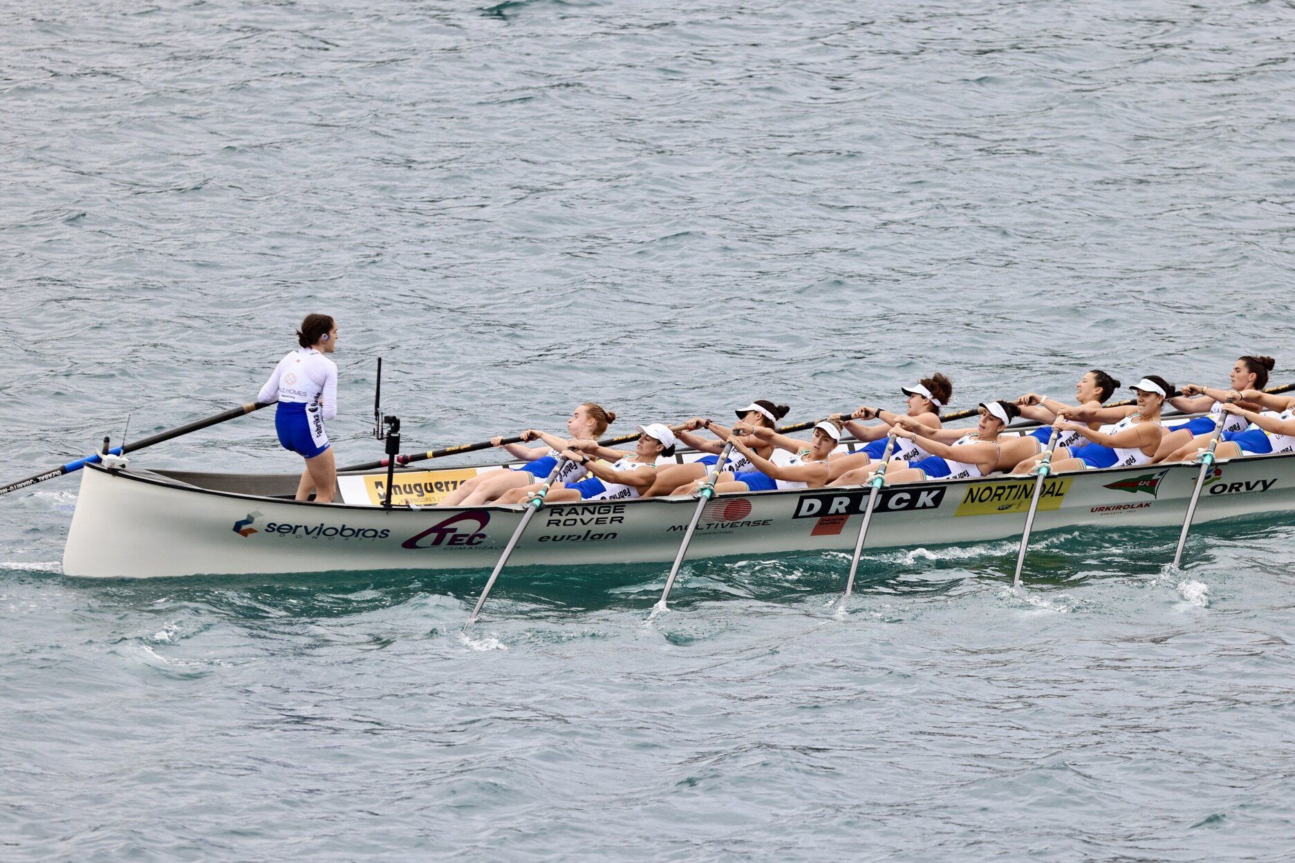 [Fotos] Donostia rema con pasión en la primera jornada de la Bandera de la Concha