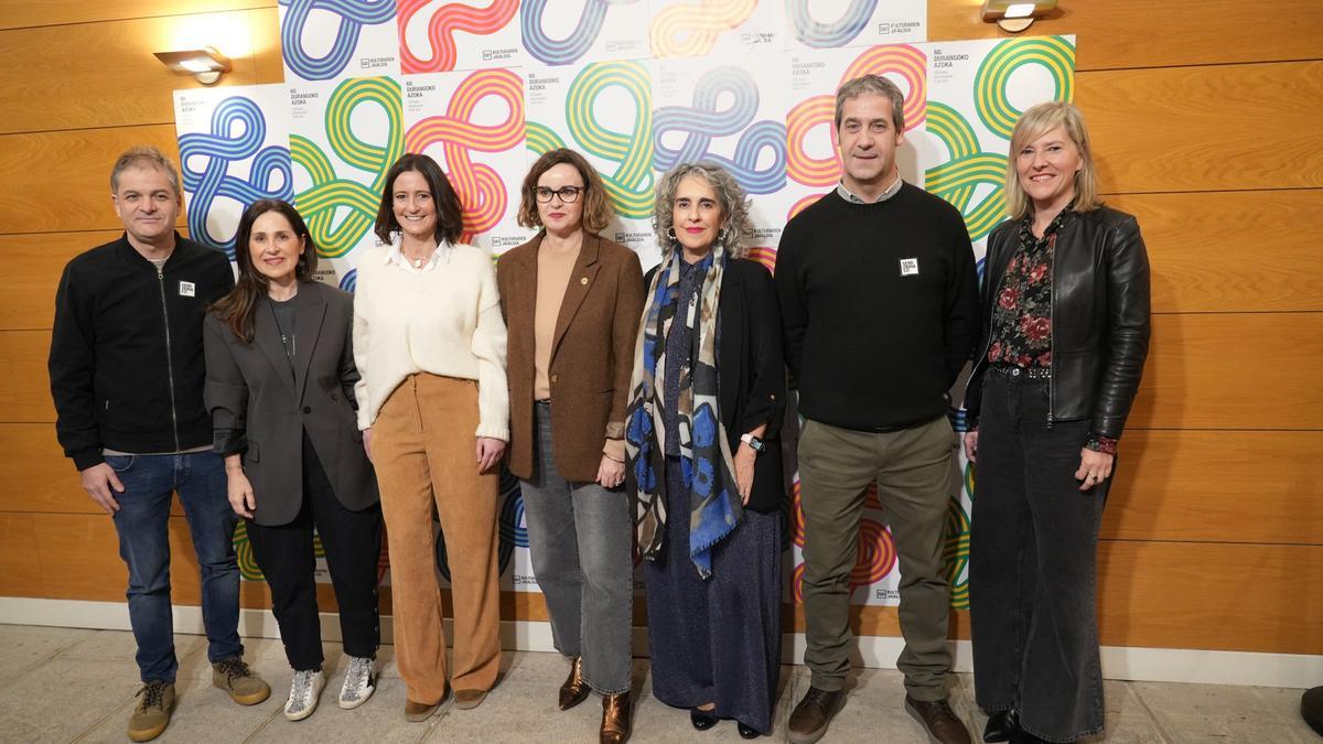 Representantes institucionales y culturales en el acto inaugural de Durangoko Azoka.
