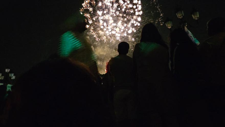 Fuegos artificiales de Artefogo Pirotecnia iluminan la noche de Aste Nagusia