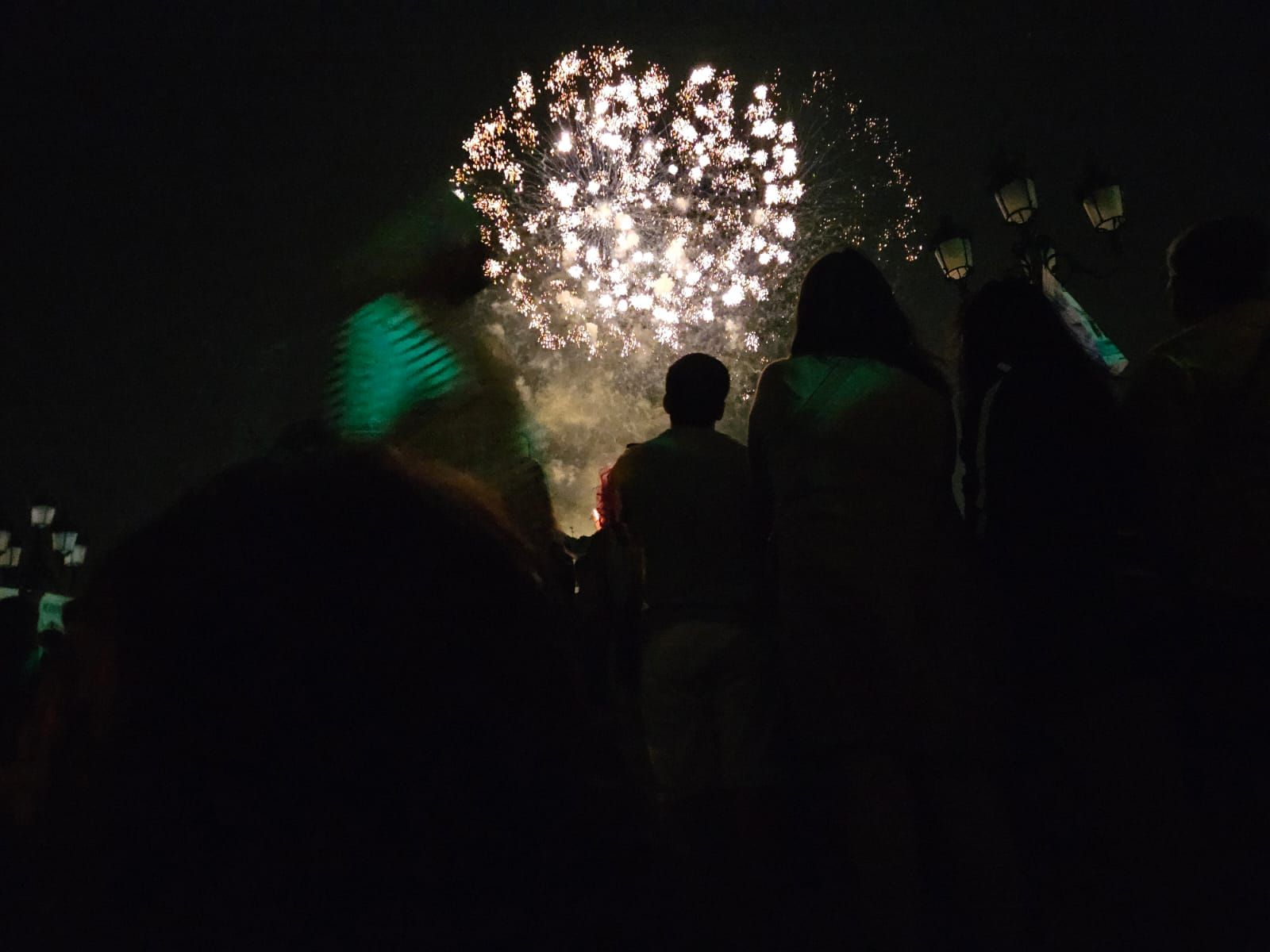 Fuegos artificiales de Artefogo Pirotecnia iluminan la noche de Aste Nagusia