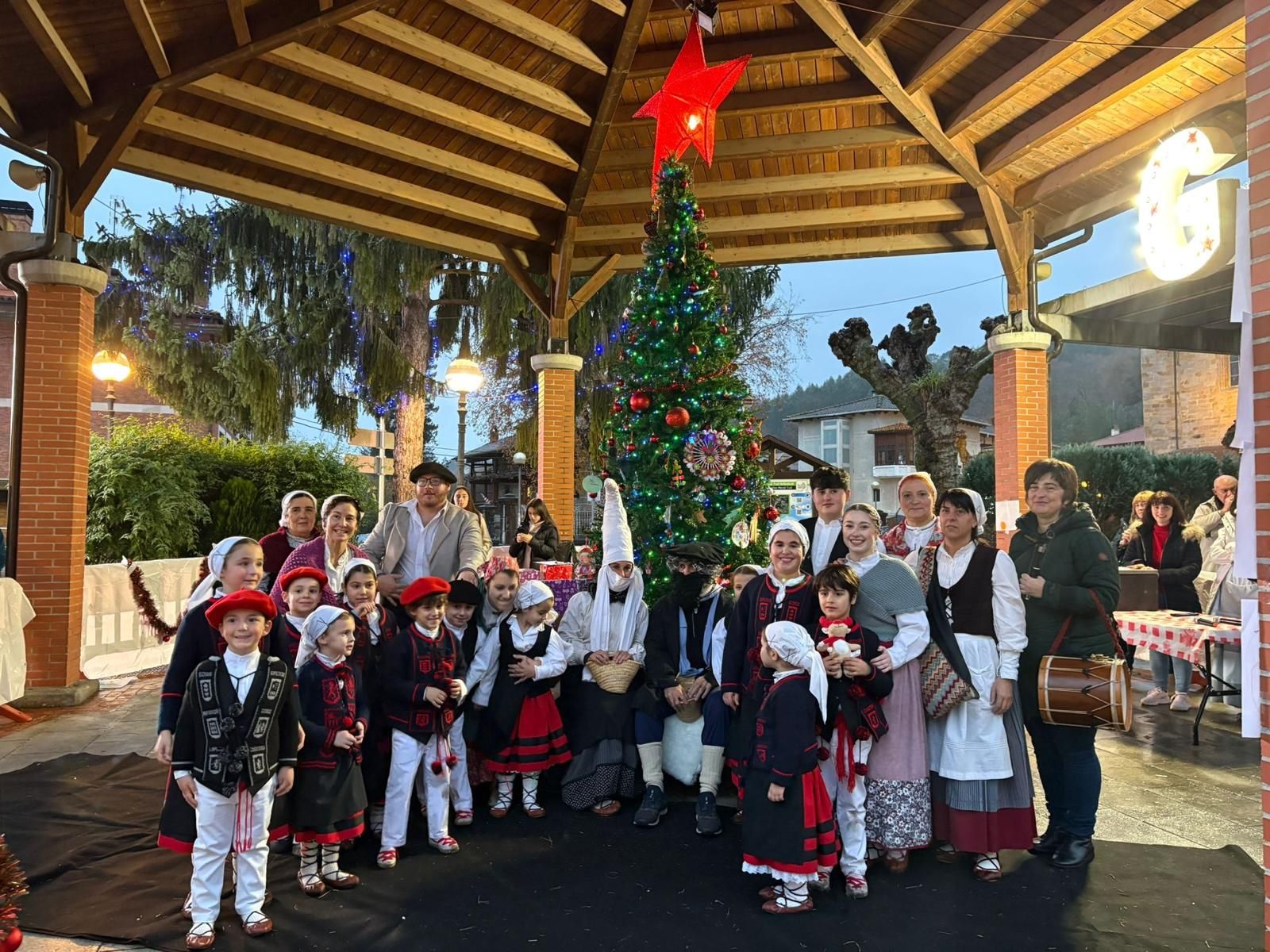 La asociación Oregu de Güeñes ya está preparando la bienvenida a Olentzero, Mari Domingi y los Reyes Magos.