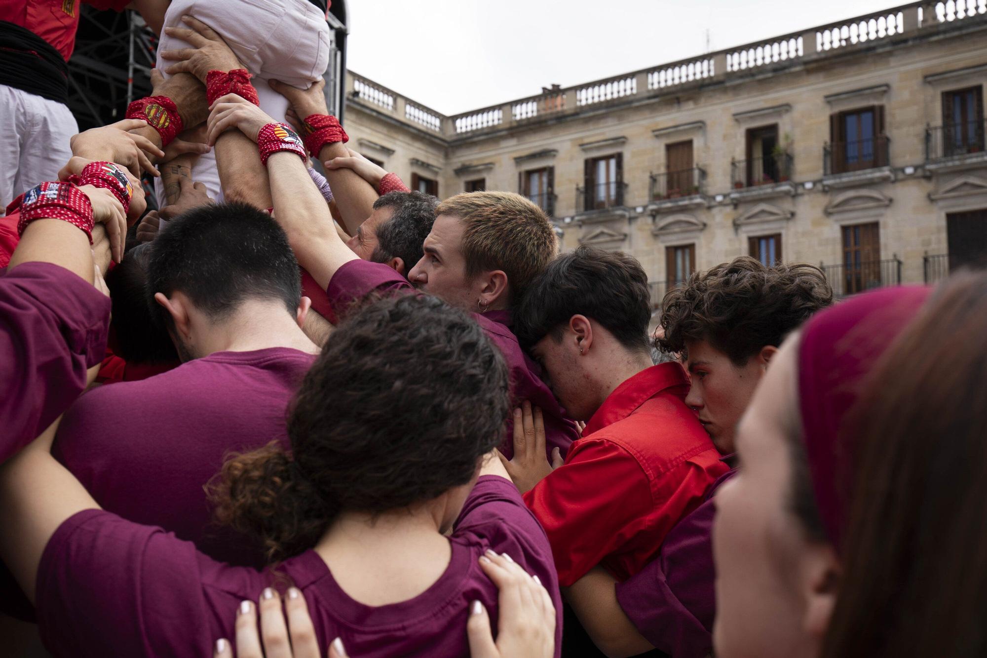 En imágenes: La Plaza Nueva de Vitoria acoge una gran Diada Castellera