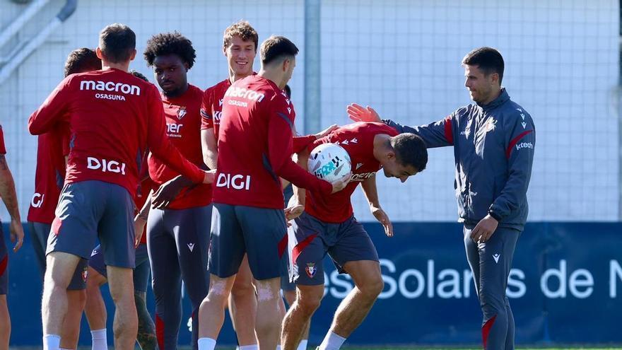 Pasillo a Asier Osambela por su renovación hasta 2029