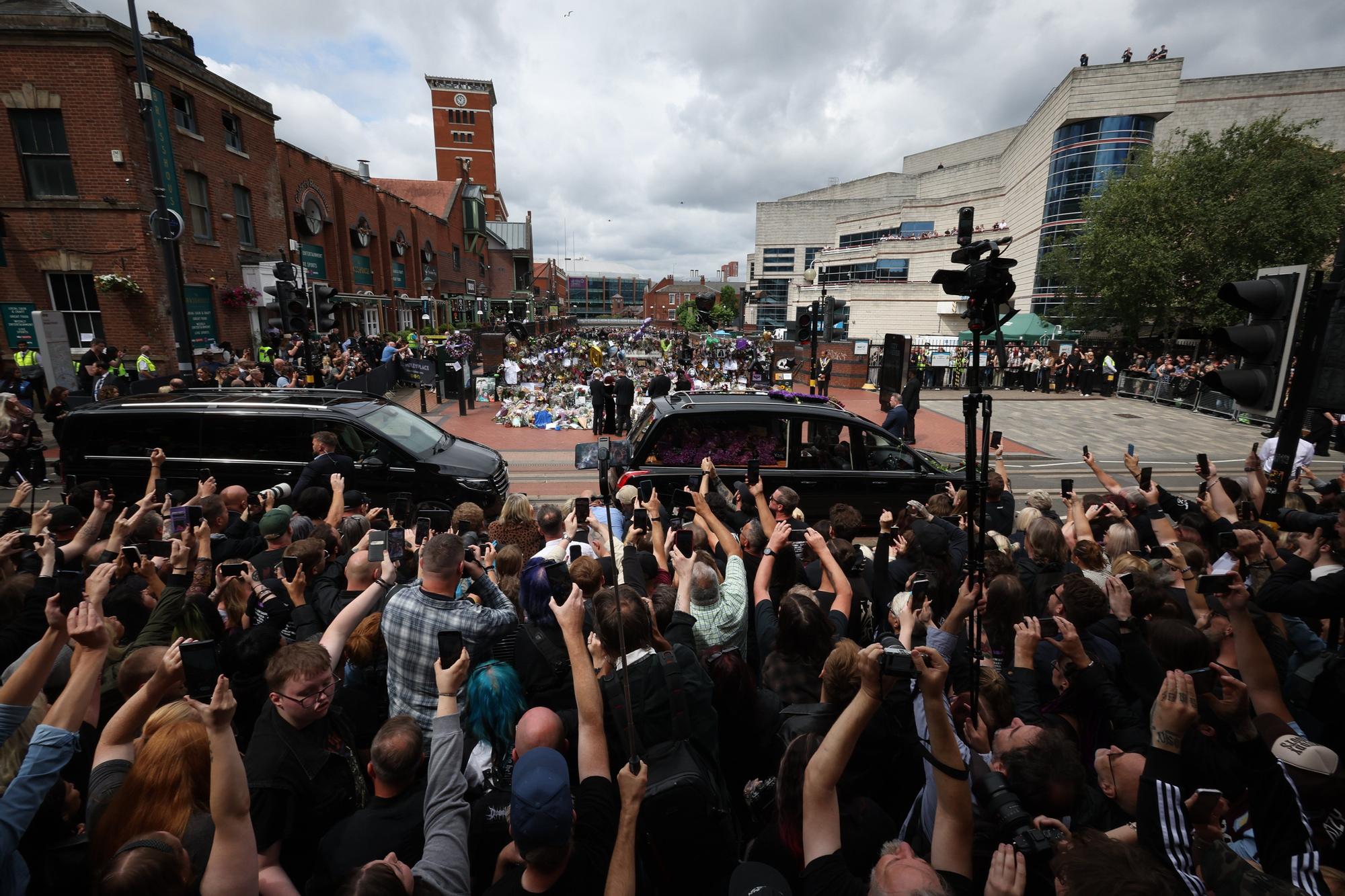 Multitudinario funeral de Ozzy Osbourne en Birmingham