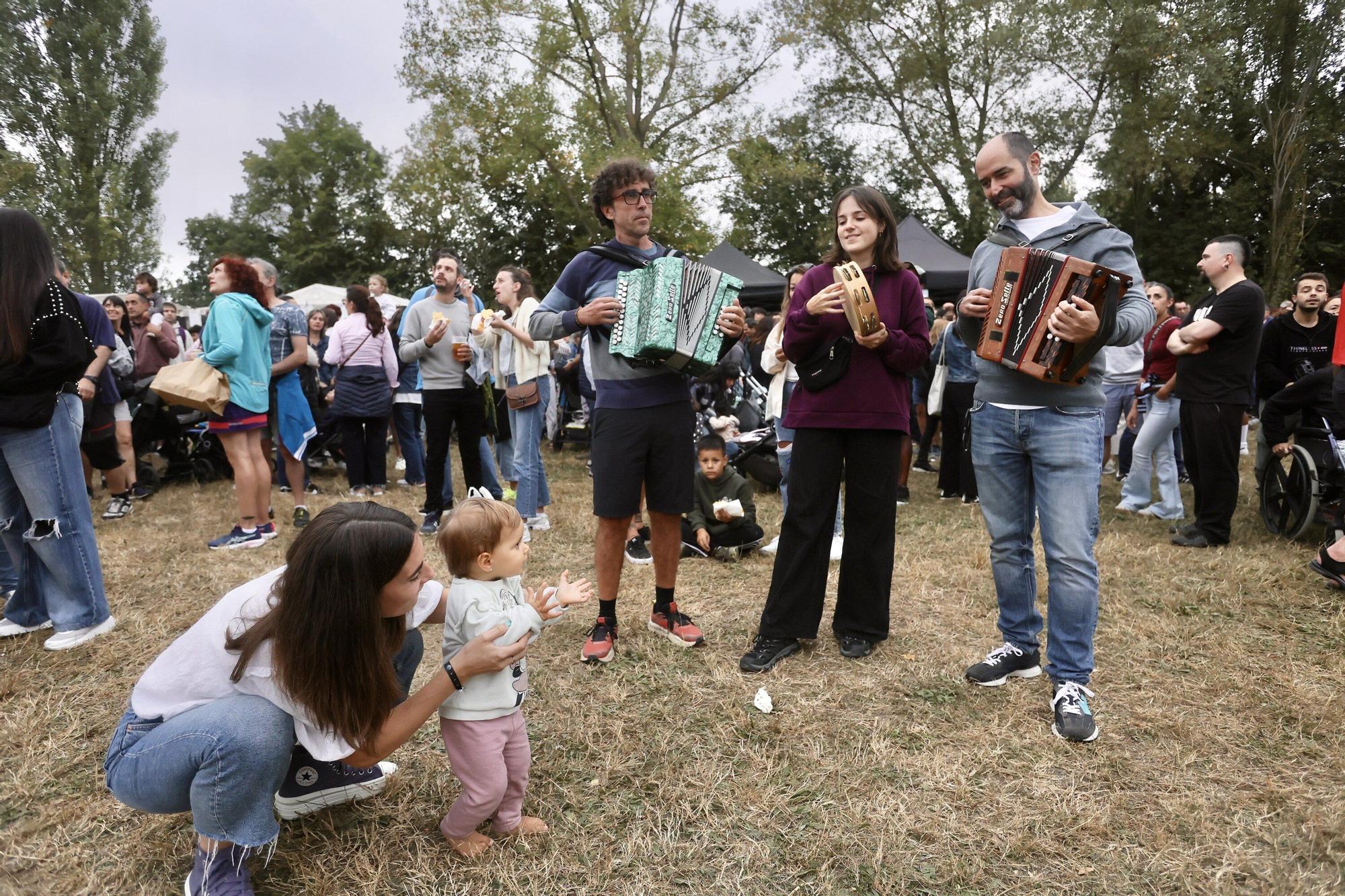 En imágenes: Las campas de Olarizu se llenan de fiesta
